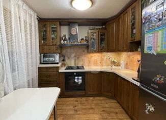 Продам 3-комнатную квартиру, 56 м2, Екатеринбург, улица Отто Шмидта, 60, улица Отто Шмидта