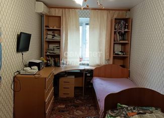 Продам 3-комнатную квартиру, 57 м2, Астрахань, Советский район, улица Николая Островского, 70