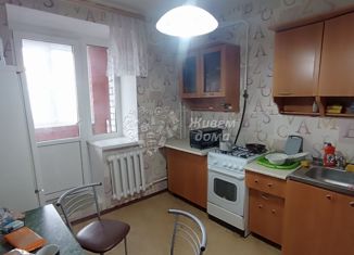 Сдается в аренду 2-комнатная квартира, 65 м2, Волгоград, улица Гвоздкова, 20, Советский район