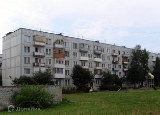 Продается 1-комнатная квартира, 30 м2, поселок Песочное, улица Юрия Литвинова, 15