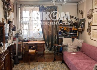 Продам 2-ком. квартиру, 53.7 м2, Москва, метро Люблино, Белореченская улица, 35/68