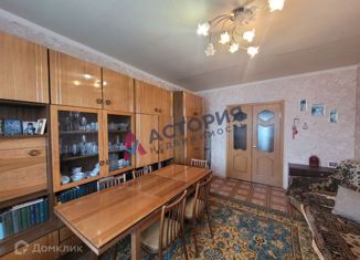 Продам 3-ком. квартиру, 64 м2, Тула, улица Братьев Жабровых, 8