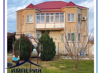 Продаю дом, 400 м2, Новокубанск