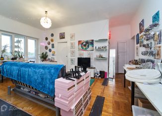 Продам 3-ком. квартиру, 55 м2, Краснодар, улица Суворова, 57/1, улица Суворова