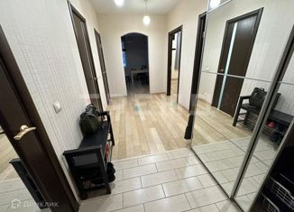 Продам 2-ком. квартиру, 71.2 м2, Санкт-Петербург, улица Типанова, 27/39, улица Типанова