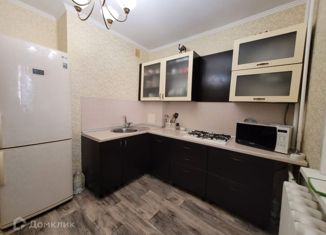 Сдаю в аренду 2-ком. квартиру, 56 м2, Нижнекамск, улица Баки Урманче, 25
