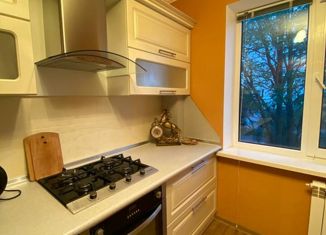 Продается 3-комнатная квартира, 67 м2, поселок городского типа Мирный, улица Сырникова, 29