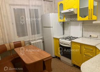 Сдаю в аренду 3-ком. квартиру, 64 м2, Волгоград, Ростовская улица, 19