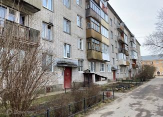 Сдается в аренду 2-комнатная квартира, 46 м2, Кировск, улица Кирова, 26