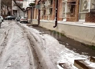 Продаю 1-ком. квартиру, 28 м2, Шахты, проспект Победа Революции, 128А