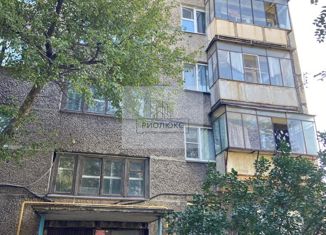 Продается четырехкомнатная квартира, 59 м2, Магнитогорск, улица Салтыкова-Щедрина, 2