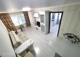 Продается 4-комнатная квартира, 61.4 м2, Великий Новгород, улица Химиков, 10