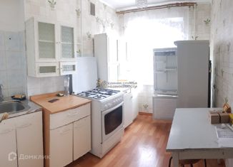Сдается двухкомнатная квартира, 46 м2, Уфа, улица Адмирала Ушакова, 62, жилой район Черниковка