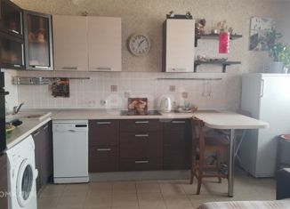 2-ком. квартира в аренду, 70 м2, Тюмень, Пражская улица, 49к2