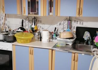 2-комнатная квартира на продажу, 47.6 м2, поселок городского типа Уренгой, 1-й микрорайон, 8
