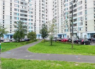 Продаю 3-ком. квартиру, 100 м2, Москва, улица Маршала Савицкого, 22к1, улица Маршала Савицкого