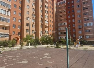 Продажа 4-ком. квартиры, 92 м2, Астрахань, Жилая улица, 16, Ленинский район