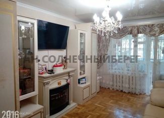 Продается 3-комнатная квартира, 62 м2, поселок городского типа Новомихайловский, 2-й микрорайон, 14