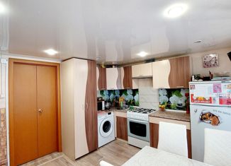 2-комнатная квартира на продажу, 85.3 м2, Кировская область, улица Академика Бакулева, 10
