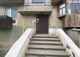 Продается однокомнатная квартира, 34.1 м2, поселок городского типа Володарский, Комсомольская улица, 1