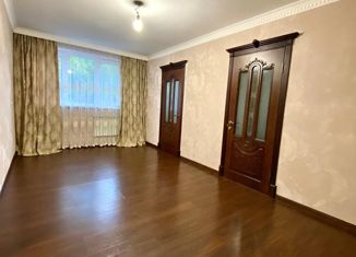 Продаю 4-комнатную квартиру, 62.5 м2, Нальчик, Шалушкинская улица, 1А, район Стрелка