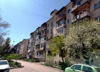 Продается 3-ком. квартира, 54 м2, Симферополь, улица Гагарина, 16А, Железнодорожный район