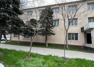 Продам офис, 800 м2, Махачкала, Ленинский район, улица Гагарина, 90