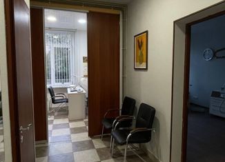 Продам 4-ком. квартиру, 74 м2, Петрозаводск, улица Анохина, 35, район Центр