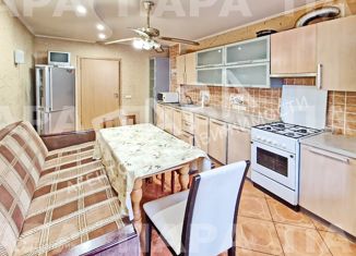 Сдаю в аренду 2-ком. квартиру, 71 м2, Самара, проспект Кирова, 104, метро Безымянка