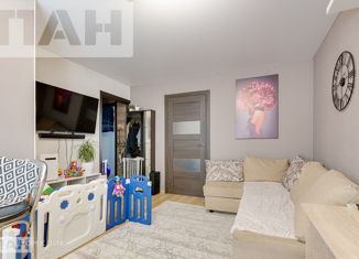 Продажа 3-комнатной квартиры, 41.5 м2, Санкт-Петербург, улица Подводника Кузьмина, 10, метро Ленинский проспект