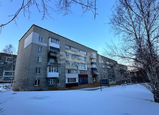 Трехкомнатная квартира на продажу, 64.4 м2, Кемеровская область, улица имени 50-летия Октября, 6