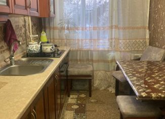 Двухкомнатная квартира на продажу, 54 м2, Адыгейск, улица Чайковского, 3