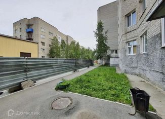 Двухкомнатная квартира на продажу, 42 м2, Сургут, улица Крылова, 19