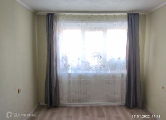Трехкомнатная квартира на продажу, 57.4 м2, Александровск, улица Ленина, 35