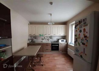 Продаю 2-ком. квартиру, 57.5 м2, микрорайон Вишнёвая Горка, Изумрудная улица, 8