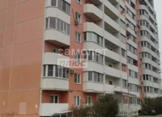 Продается 2-комнатная квартира, 65 м2, Армавир, проспект Авиаторов, 4