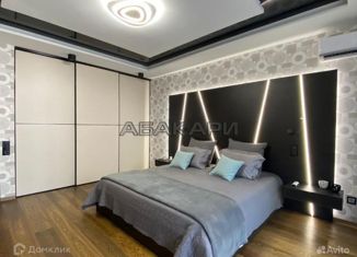 Сдаю в аренду 4-ком. квартиру, 150 м2, Красноярск, улица Молокова, 1к2, ЖК Городок