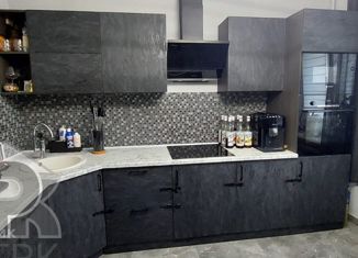 Продается трехкомнатная квартира, 77 м2, Москва, улица Комдива Орлова, 4, метро Окружная