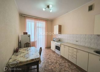 Продажа 2-ком. квартиры, 80 м2, Новосибирск, улица Кирова, 27, улица Кирова