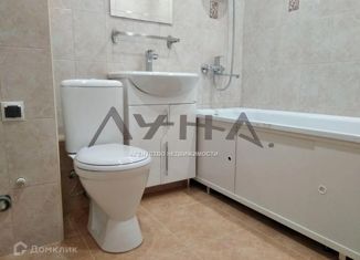 Продам двухкомнатную квартиру, 39 м2, Набережные Челны, улица Шамиля Усманова, 18Е