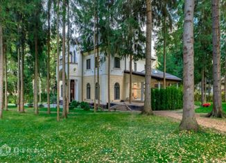 Продаю дом, 800 м2, территория ДЗ Шервуд