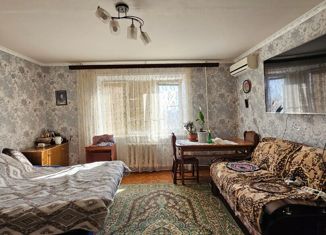Продаю трехкомнатную квартиру, 65 м2, Астраханская область, площадь Карла Маркса, 3