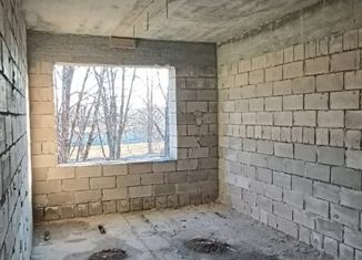 Продажа 3-ком. квартиры, 70 м2, Нальчик, улица Мовсисяна, 15А