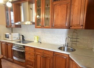 Сдам 3-ком. квартиру, 83 м2, Зеленоград, Центральный проспект, к402