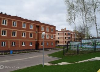 Продаю 2-ком. квартиру, 69.3 м2, Боровск, улица Некрасова, 17Б