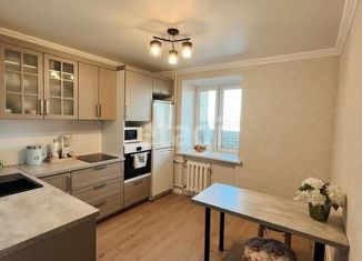 Продажа 2-комнатной квартиры, 66 м2, Тюмень, улица Избышева, 6, ЖК Нефтяник