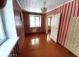 Продаю 2-ком. квартиру, 41.2 м2, Киров, Октябрьская улица, 47