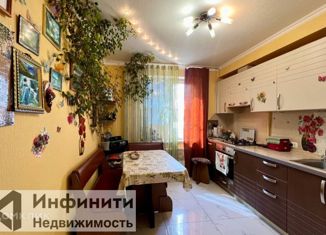 Продаю четырехкомнатную квартиру, 80 м2, Ставрополь, улица 50 лет ВЛКСМ, 51/3, микрорайон № 34