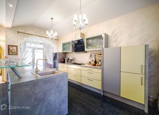 Дом на продажу, 238.8 м2, посёлок городского типа Яблоновский, улица 8 Марта, 11