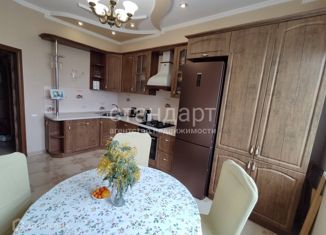 Сдам в аренду 3-ком. квартиру, 106 м2, Ессентуки, Баталинская улица, 23